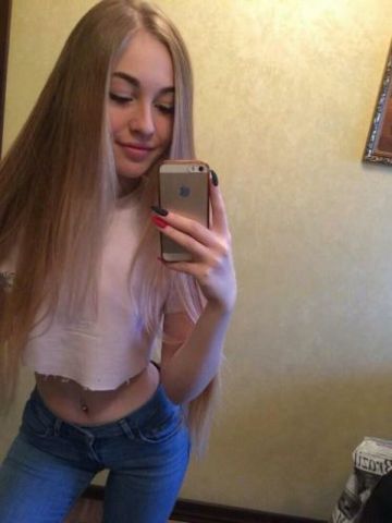 Ева Стройная Блондинка Болотное